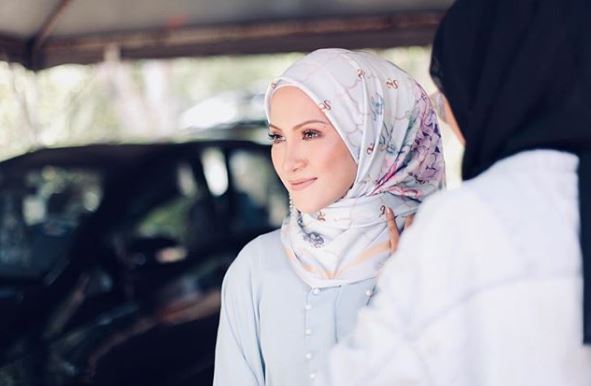 Sherry terkejut pejabat dipecah masuk.